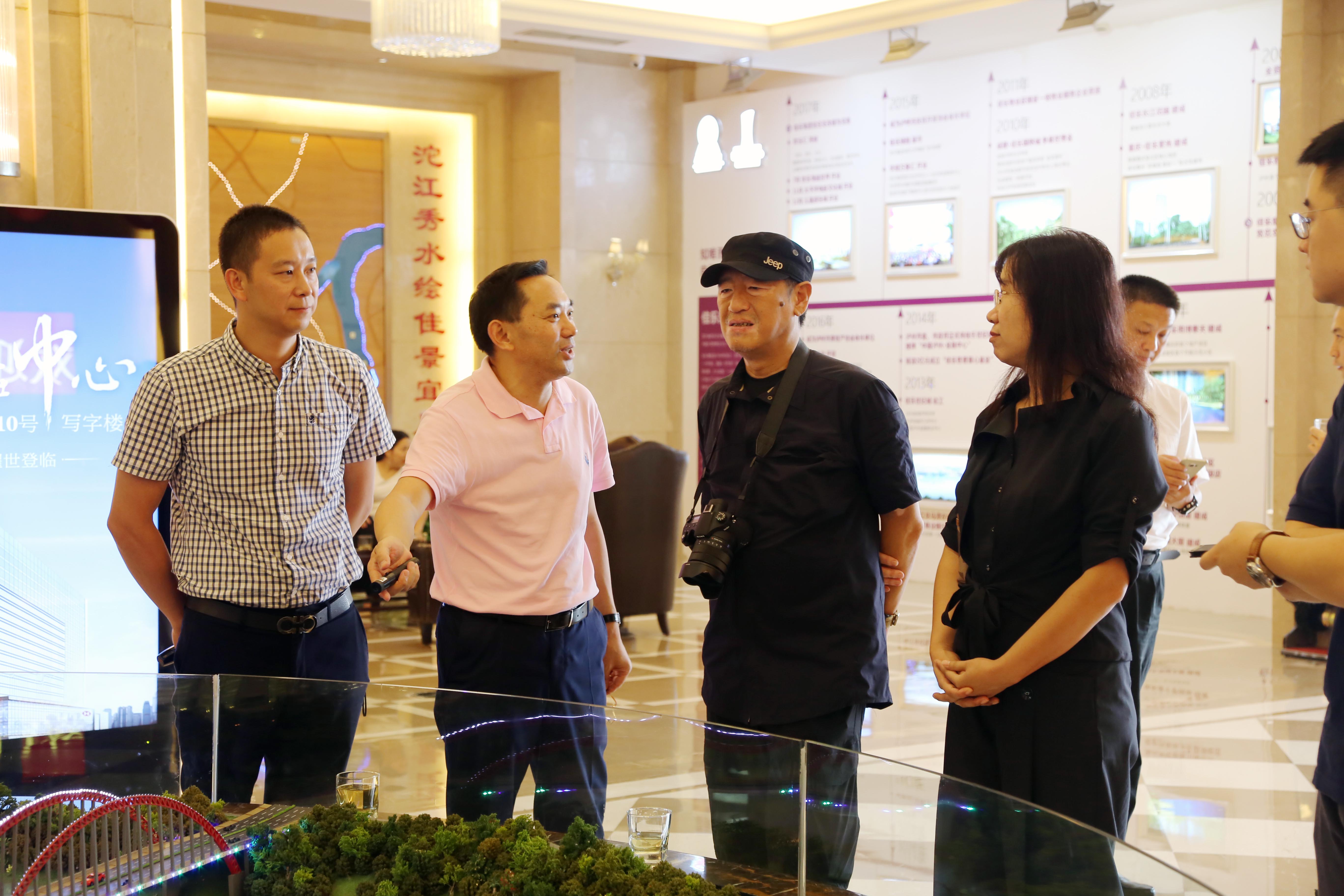 清华大学专家考察泸州金融商业中心：新型城镇化的典范代表